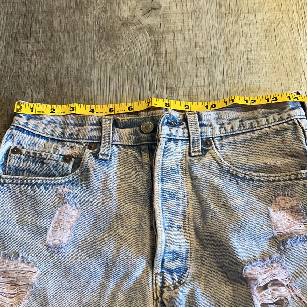 Levi’s Jean Shorts - Picture 3 of 3